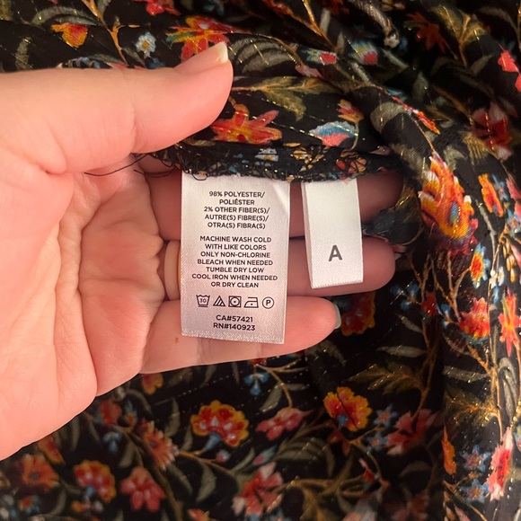 LOFT Floral Blouse M NWT Black Multi Flutter Sleeve Top with Metallic Thread - Picture 7 of 7